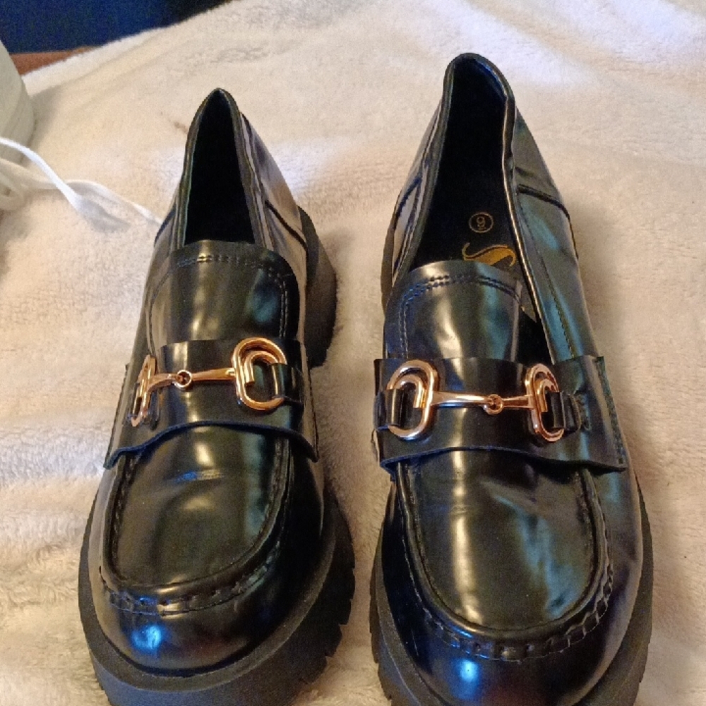 Women Black Loafers with Gold Accents Size 9 Sheln